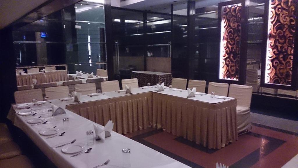 Eddison Hotel Gurgaon Exterior photo