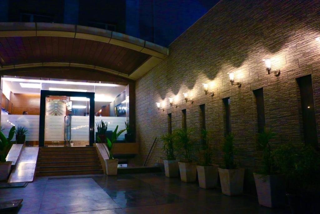 Eddison Hotel Gurgaon Exterior photo