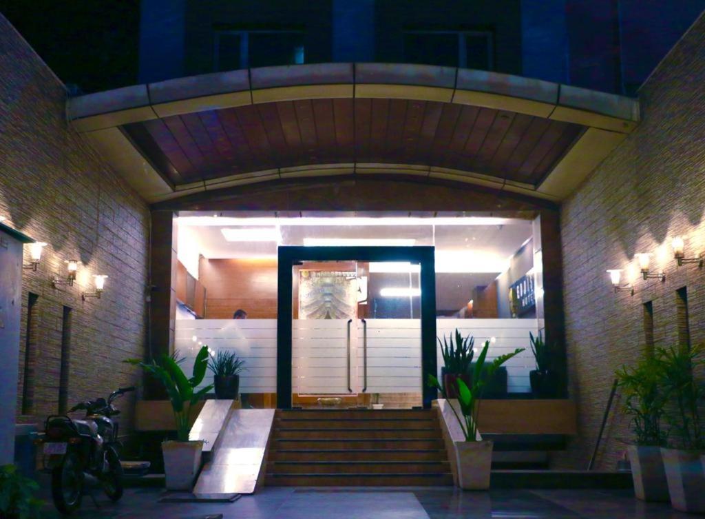 Eddison Hotel Gurgaon Exterior photo