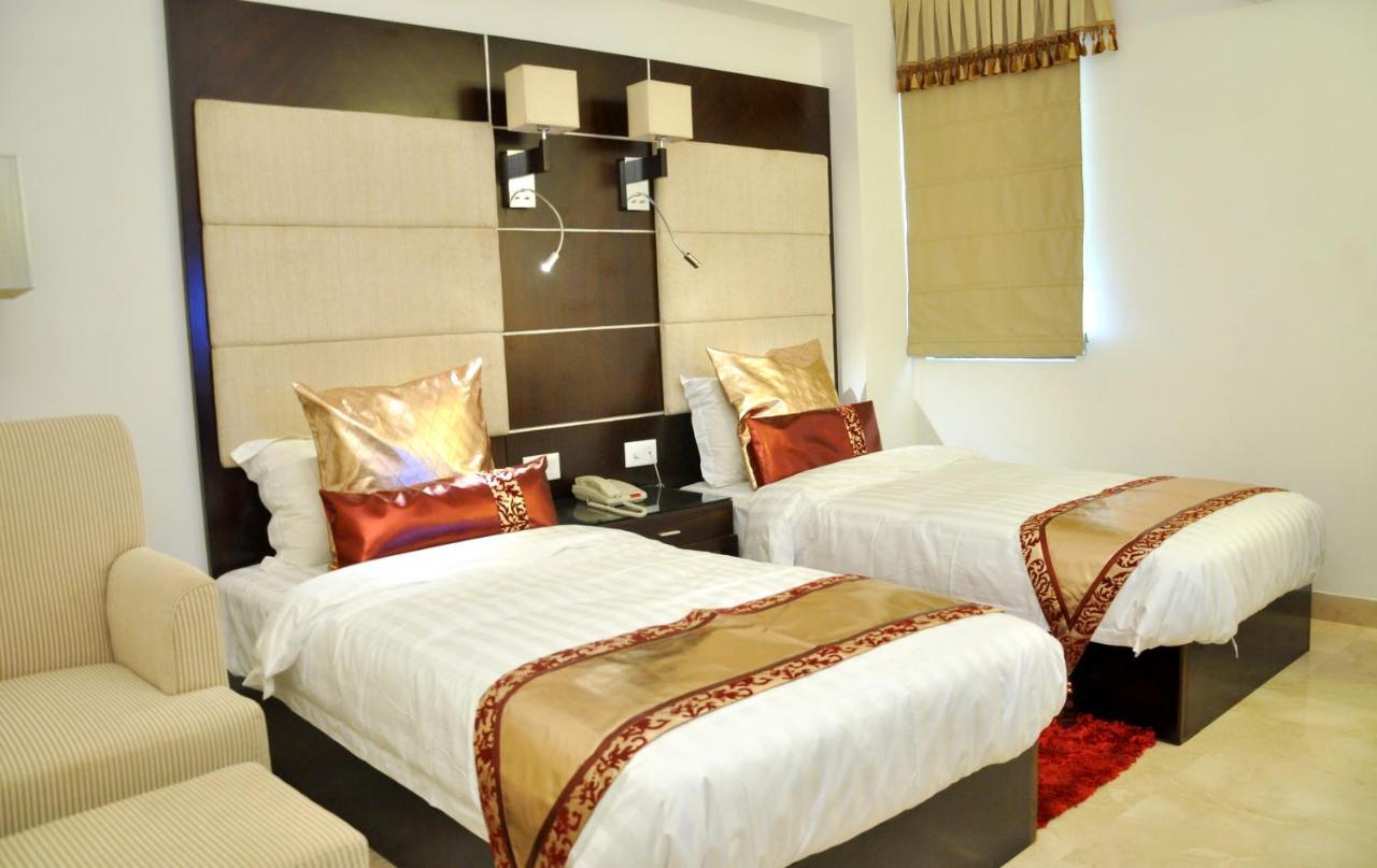 Eddison Hotel Gurgaon Exterior photo