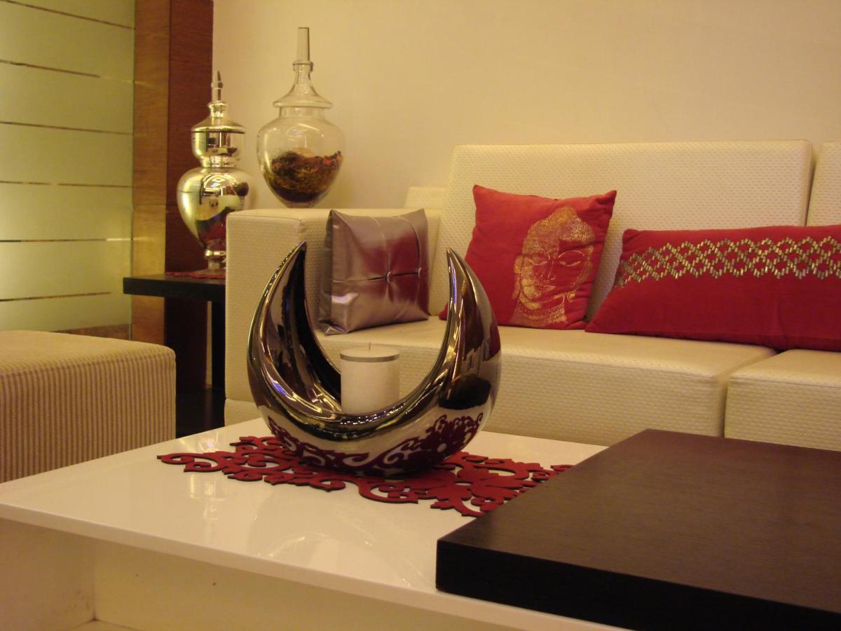 Eddison Hotel Gurgaon Exterior photo
